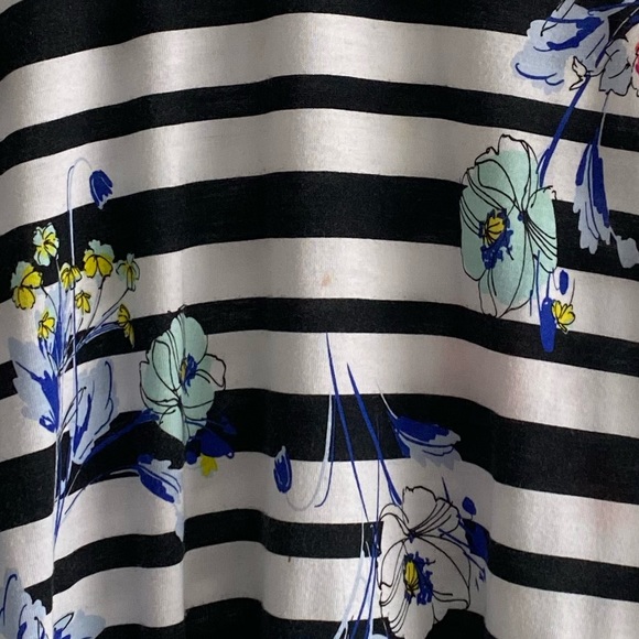 Women’s Plus 2X Boutique Plus from JCP flower short sleeve shirt - Picture 7 of 7